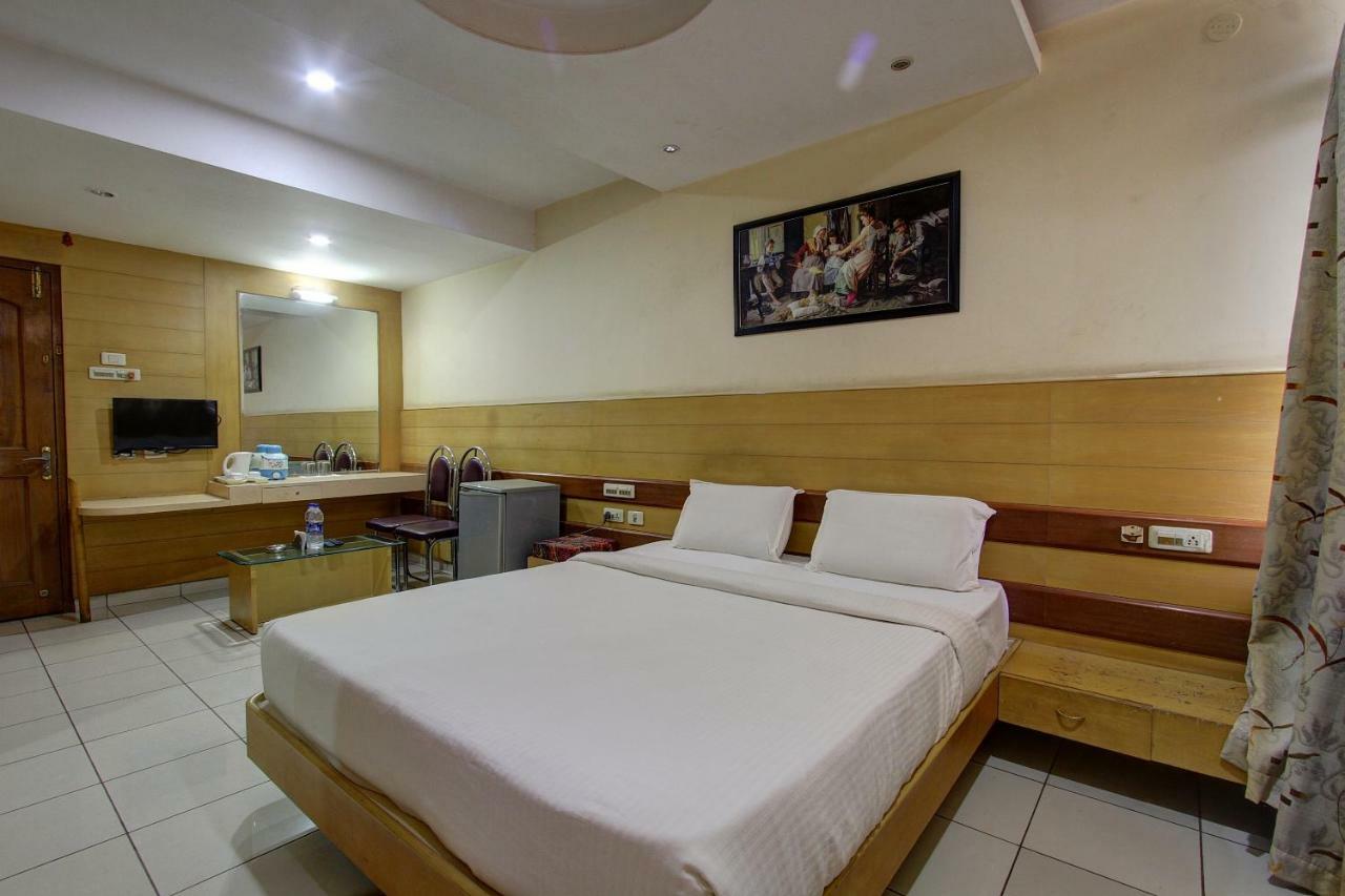 Hotel Rajsangam International Badami Bagian luar foto